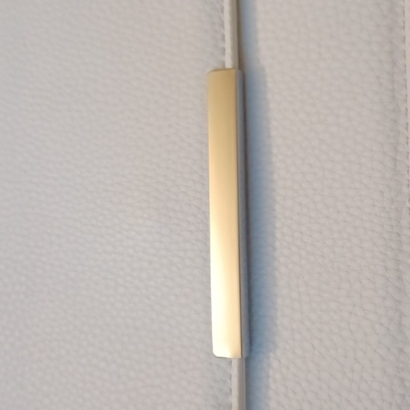 4/$60 White Le Chateau Purse - Small - Picture 8 of 10